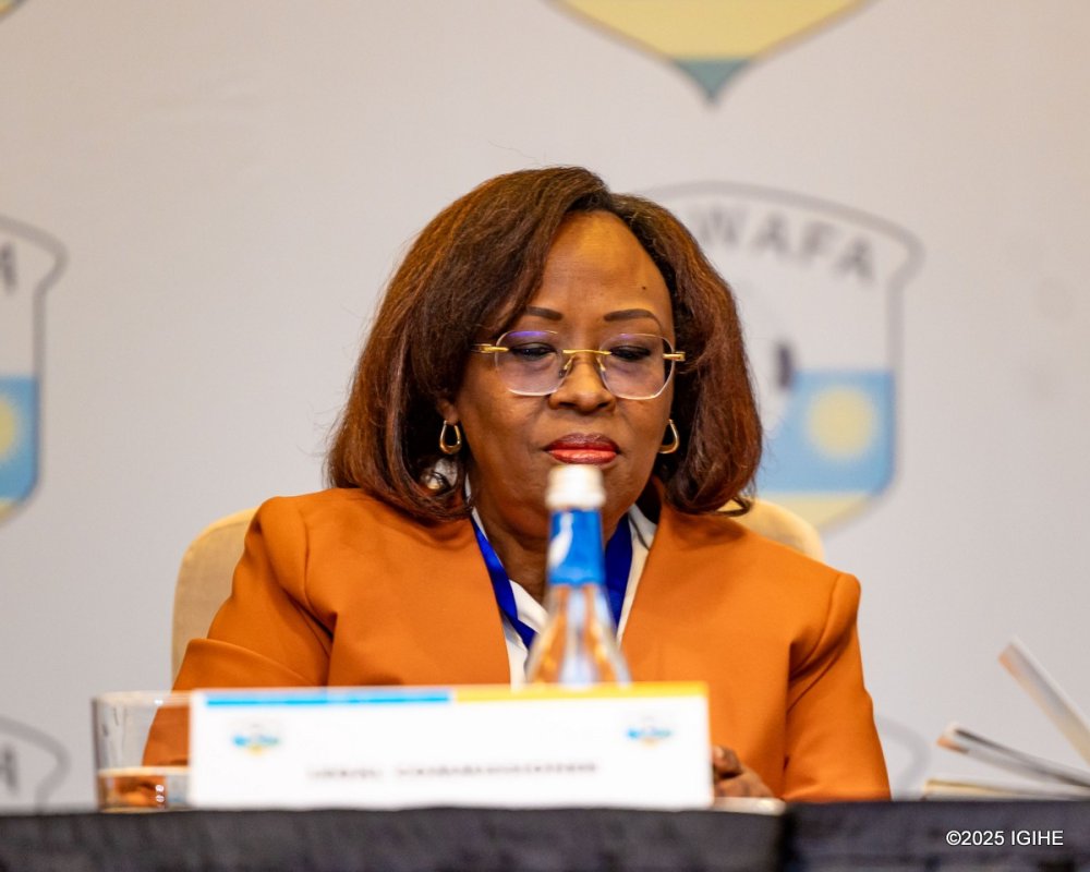 Me Gasarabwe Claudine wari usanzwe ari Visi Perezida wa Mbere wa FERWAFA, ni we ugiye kuba ayoboye nka Perezida w'Agateganyo kugeza hateranye inama y'Inteko Rusange igafata umwanzuro