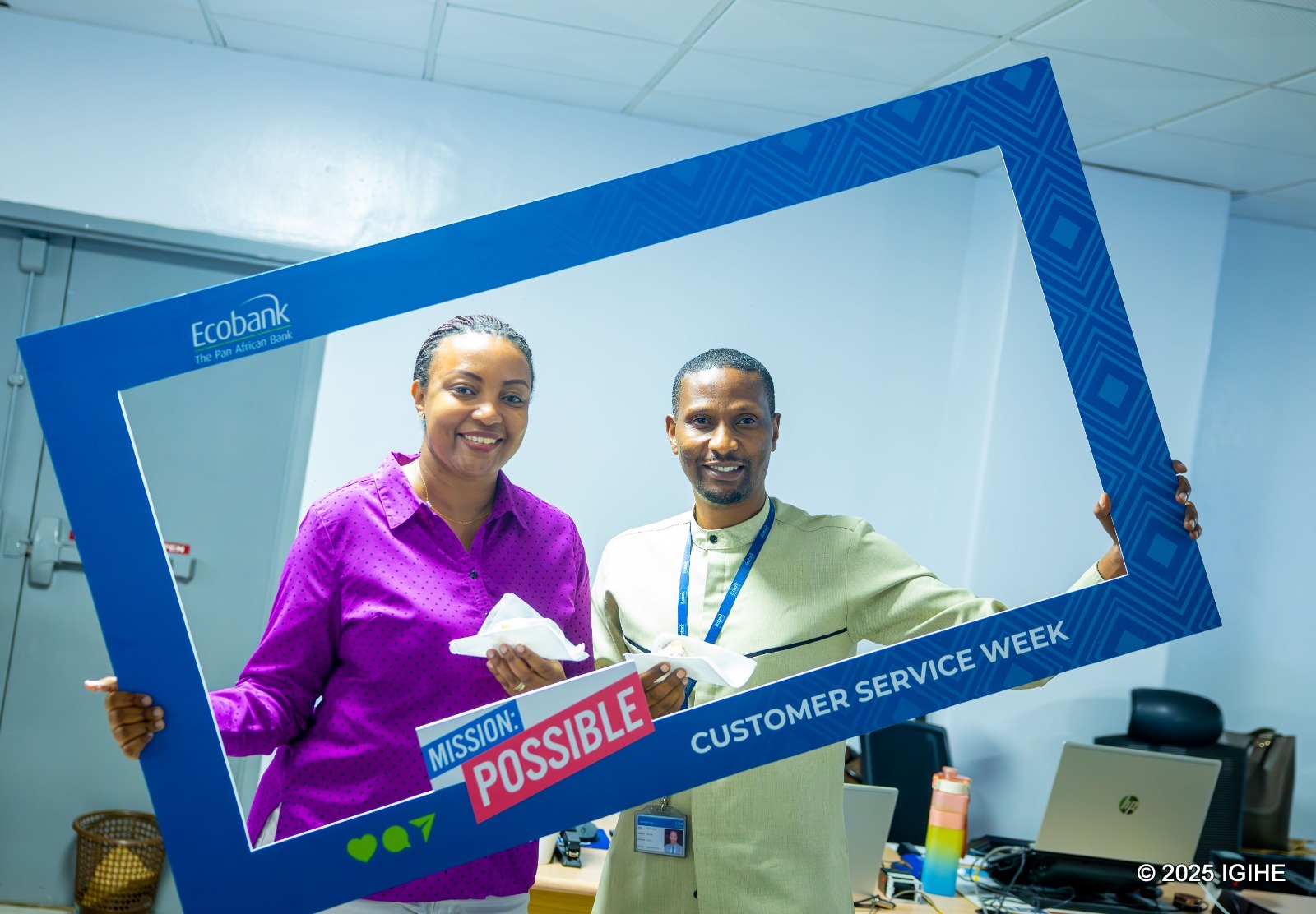 Abakozi ba Ecobank banyuzwe no kwishimana n'abakiliya