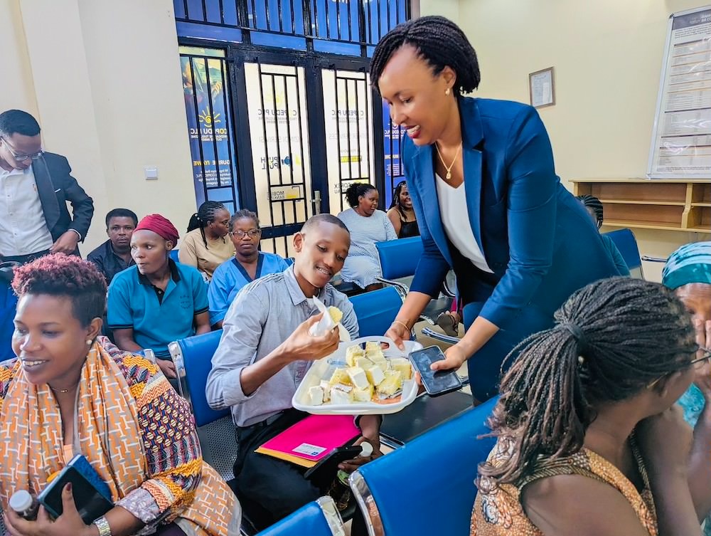 Abakiliya basangiye n'abayobozi ba COPEDU Plc