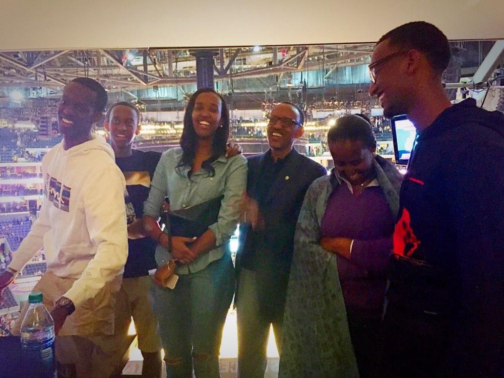 Hamwe n'umuryango we, ibyishimo biba ari byose