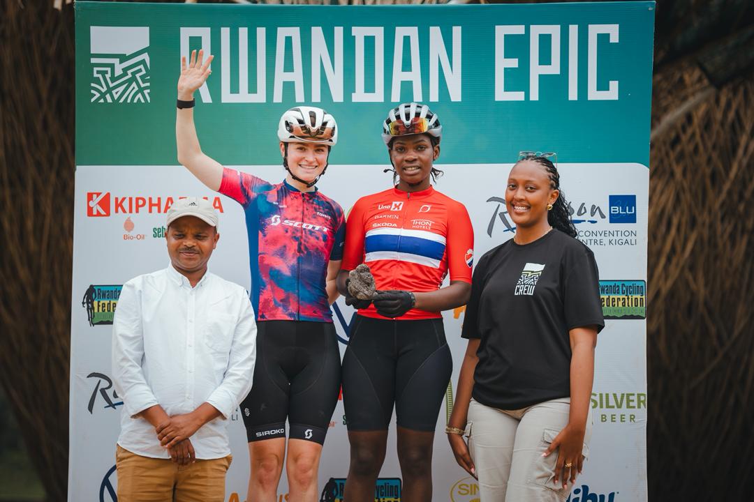Elodie Kuijper na Ntakirutimana Martha bafite amahirwe yo kwegukana irushanwa mu bagore bakina bafatanyije