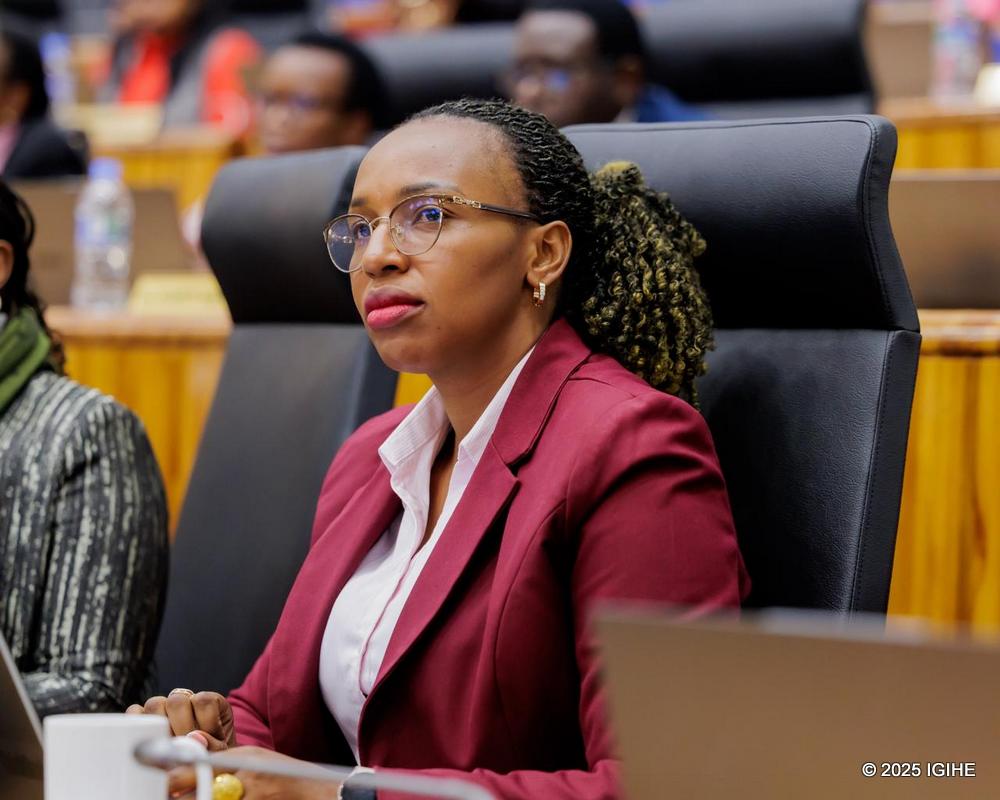 Depite Mukabalisa Germaine na we yatanze ibitekerezo ku bijyanye n'umushinga w'itegeko rigena imikoreshereze y'umuhanda