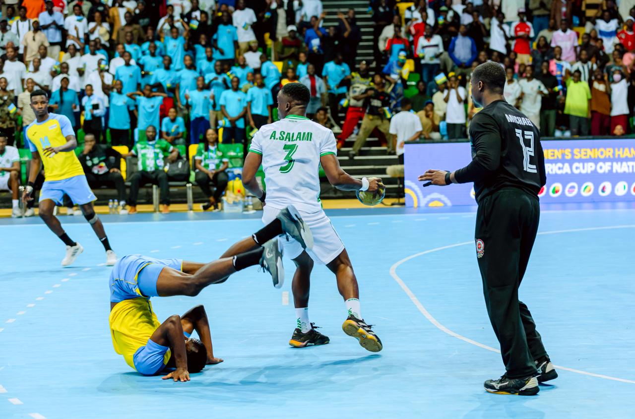 Umunyezamu wa Nigeria, Michael Samson, ntiyoroheye abakinnyi b'u Rwanda