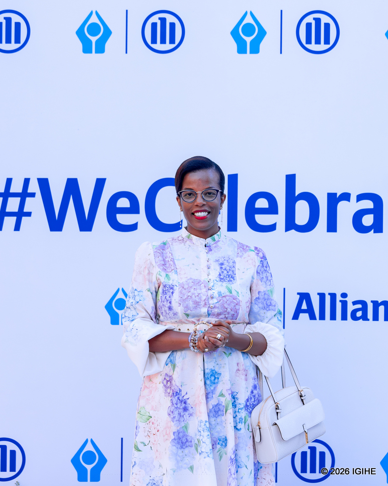 Denise Mugeni uri mu bakozi bitwaye neza mu mwaka wa 2025 yashimiye n'ubuyobozi bwa SanlamAllianz General Insurance