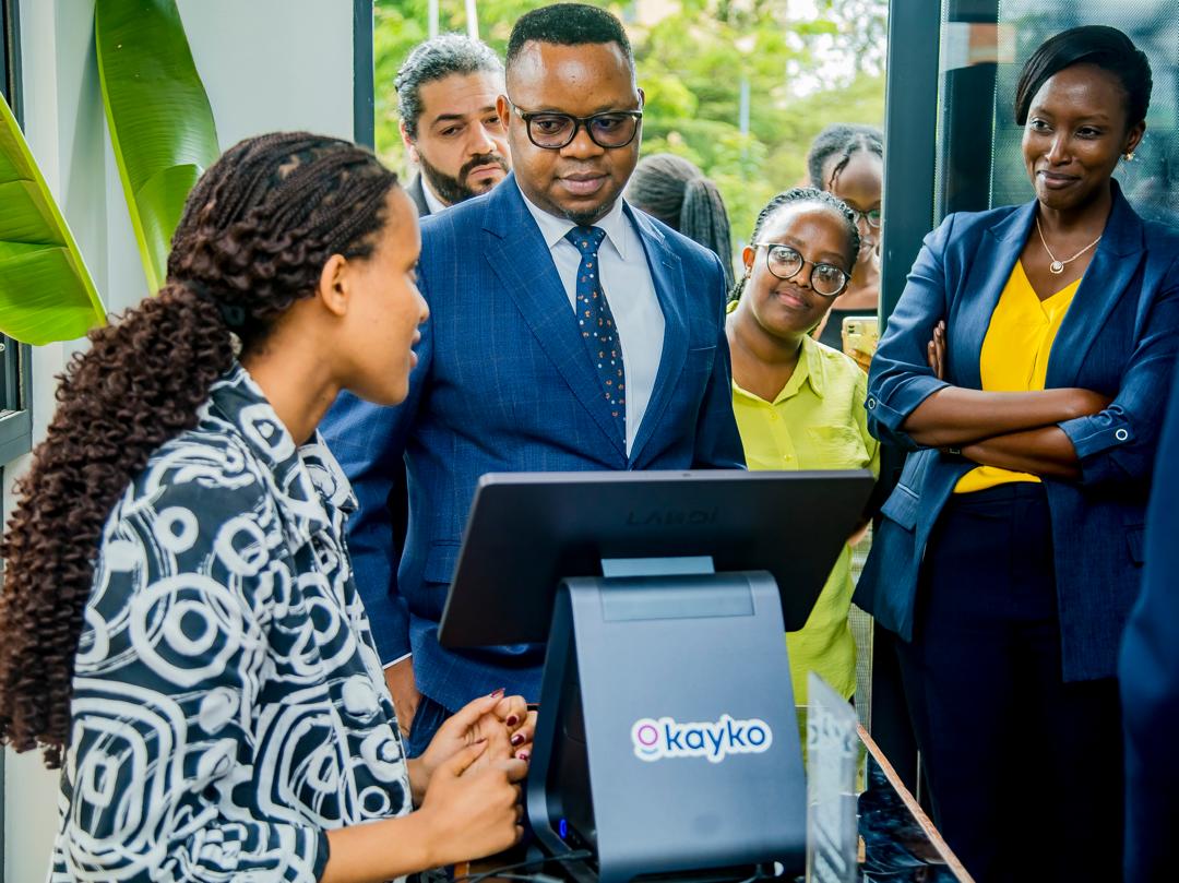 Umunyabanga Uhoraho muri Minisiteri y’Ikoranabuhanga na Inovasiyo, Yves Iradukunda n’ Umuyobozi Mukuru wa BRD, Stella Rusine Nteziryayo, beretswe ibyo Kayko ikora