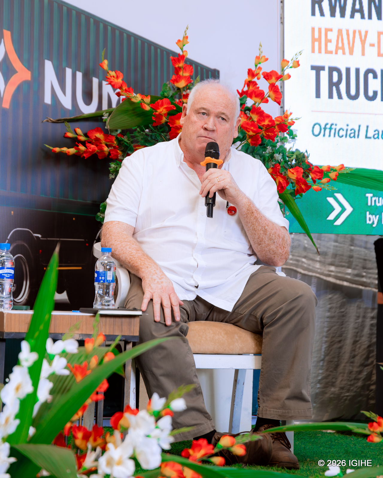 Umuyobozi Mukuru wa Numa Logistics, Danny Collins yavuze ko gukoresha amakamyo ya lisansi na mazutu bihenze cyane, impamvu ifatika bahisemo gushyira imbaraga mu z'amashanyarazi kuko zo zinafite akandi karusho ko kubungabunga ikirere