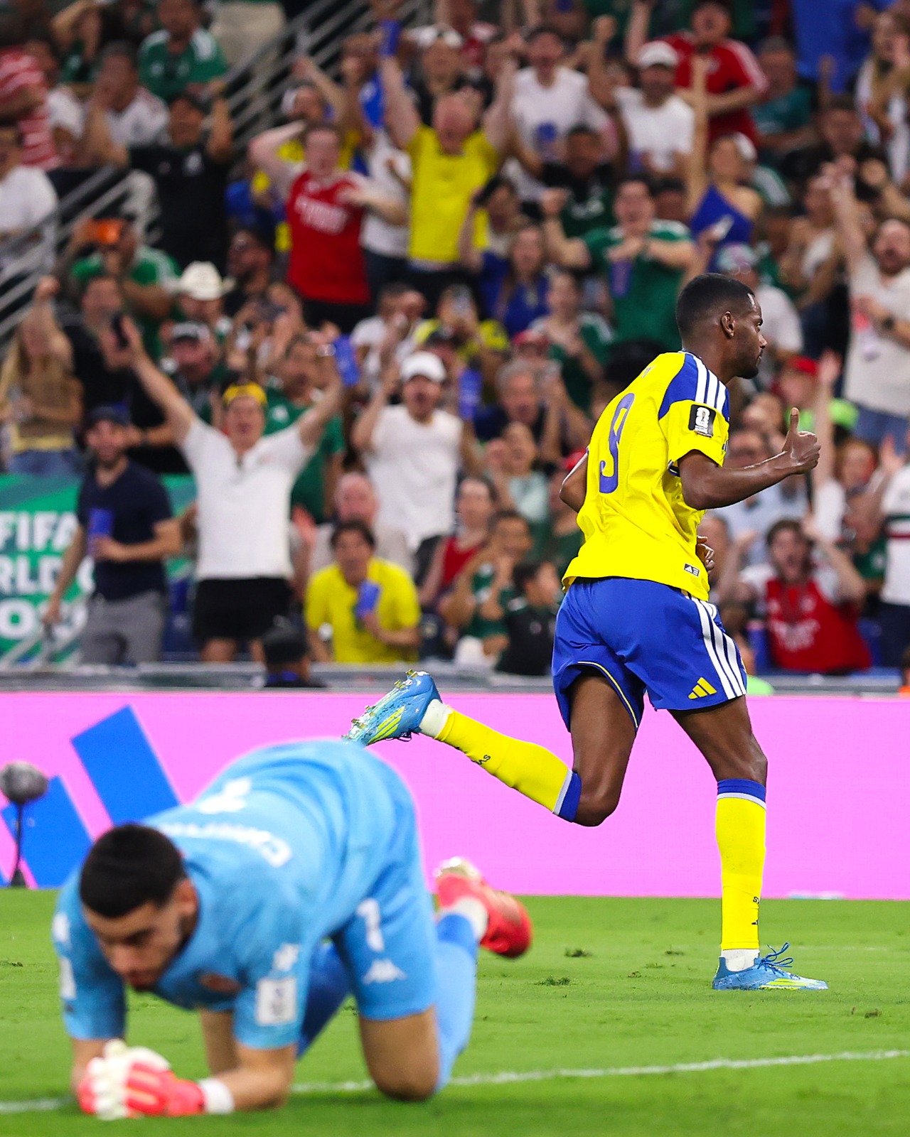Isak yatsinze igitego cya kabiri cya Suède ku munota wa 30