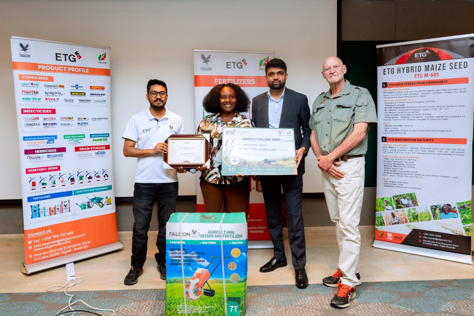 ETG Inputs Ltd – Rwanda yahembye abacuruza inyongeramusaruro bitwaye neza kurusha abandi