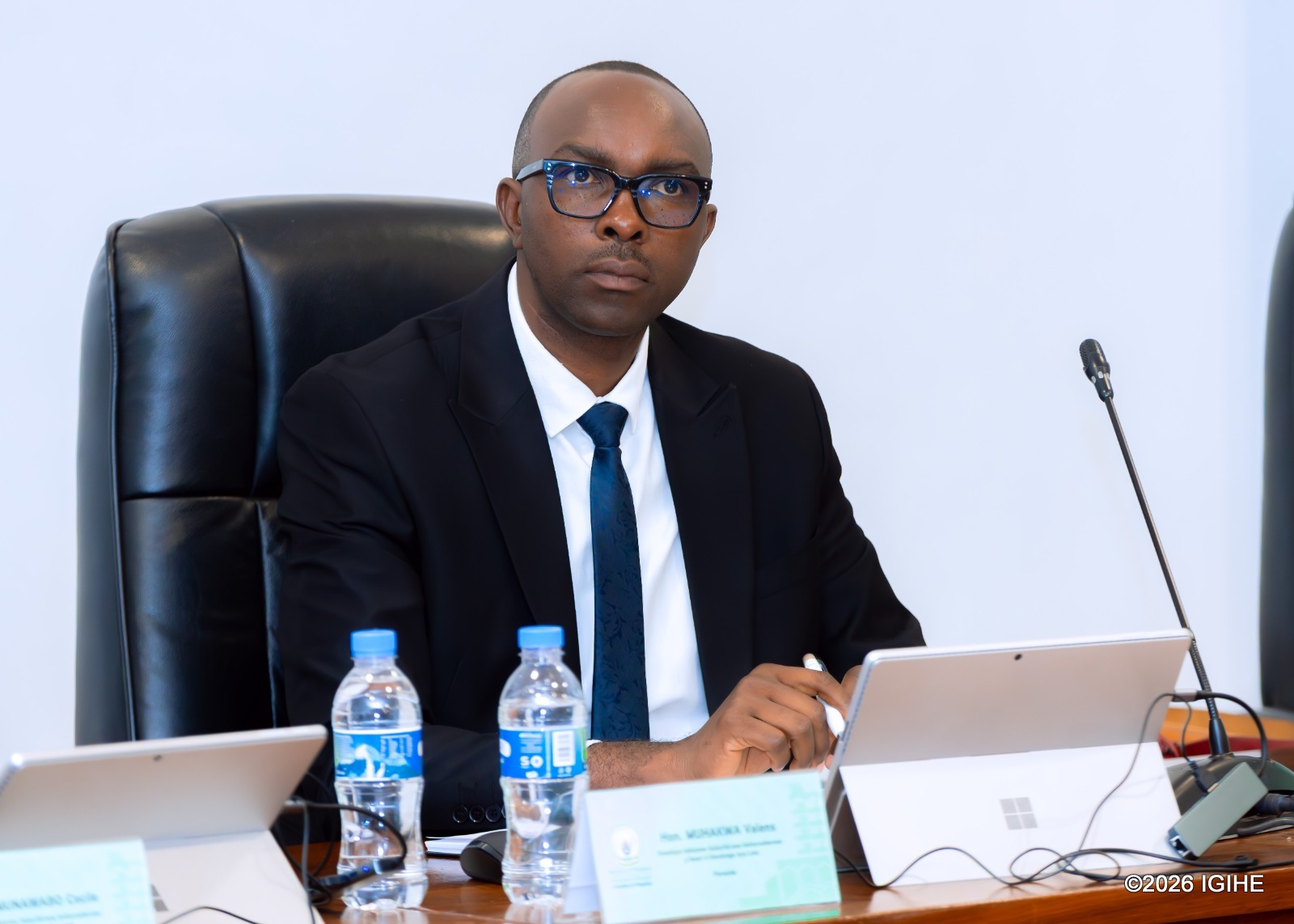 Perezida wa PAC, Muhakwa Valens yagaragaje ko inganda zidakora ari igihombo ku gihugu