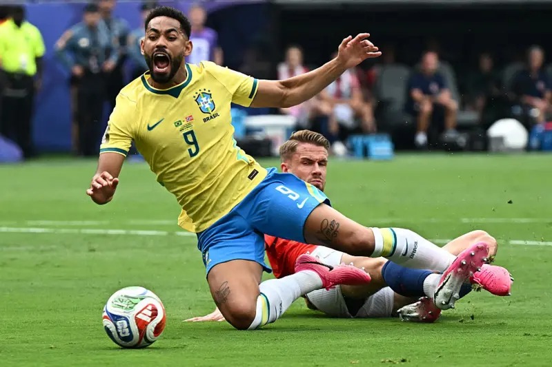 Brésil yabonye penaliti ku munota wa 14, ku ikosa ryakorewe kuri Matheus Cunha
