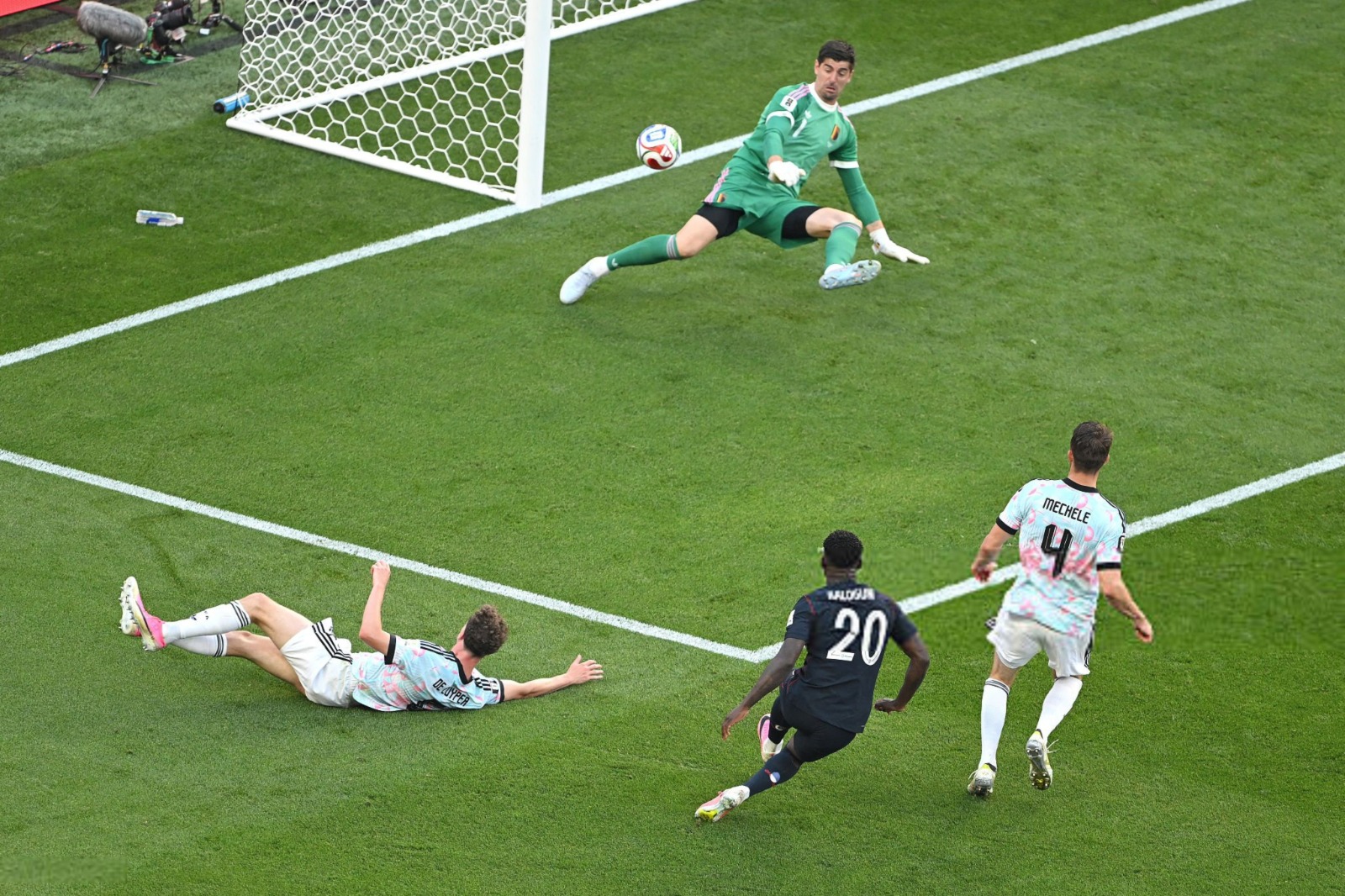 Folarin Balogun yagaragaye mu mukino wahuje Amerika n'u Bubiligi nyuma y'uko FIFA isubitse igihano cyo gusiba umukino umwe kubera ikarita itukura yaherukaga kubona