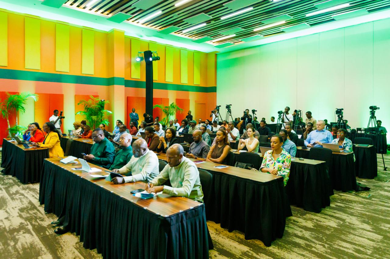 Ikiganiro cyitabiriwe n'abayobozi b'inzego zitandukanye zifite aho zihuriye n'ubukerarugendo