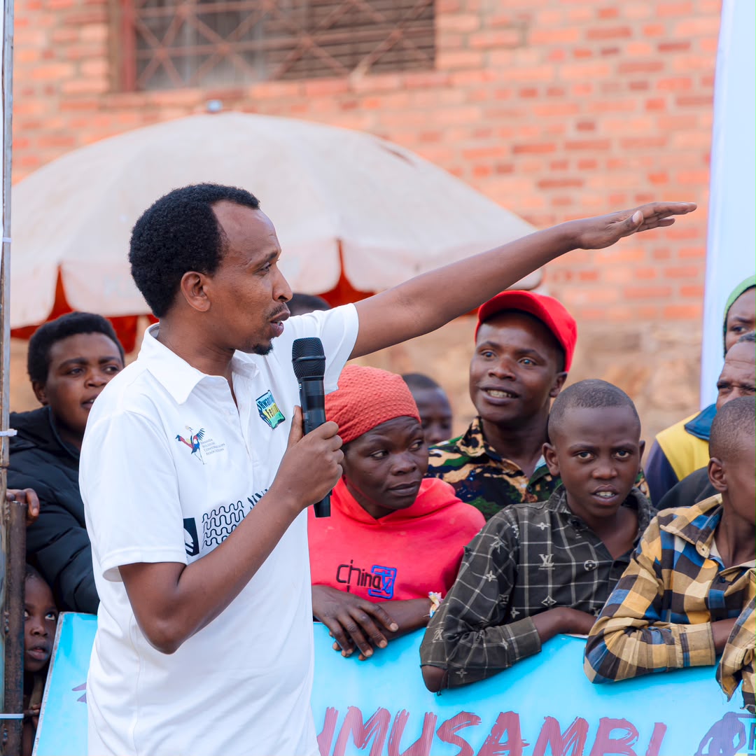 Umuyobozi wungirije wa RWCA, Dr. Deo Ruhagazi, yasabye abaturiye igishanga cya Rugezi gukomeza kukibungabunga
