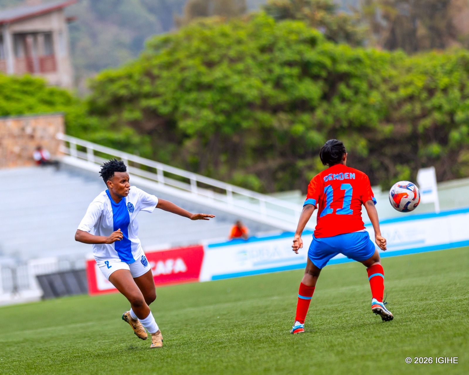 Mukantaganira Joselyne ahindura umupira