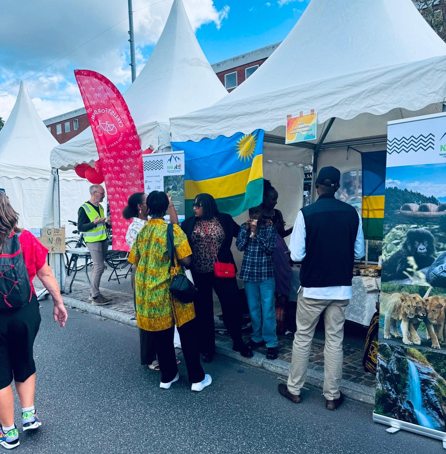 Aho u Rwanda rwamurikiraga ibijyanye n'umuco warwo hari abantu benshi