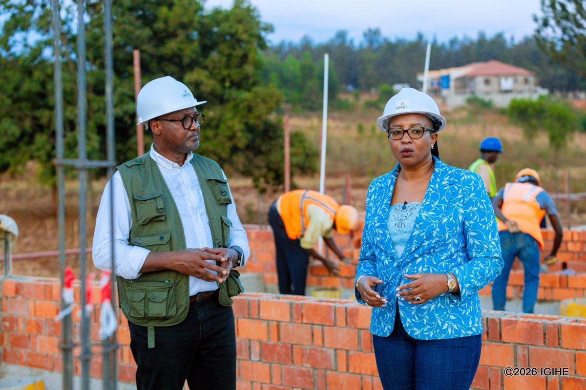 Umuyobozi Mukuru wa GIRINZU, Me Jackeline Wibabara, asobanurira Umunyamakuru wa IGIHE, ibijyanye n’igice cya Gahanga 2