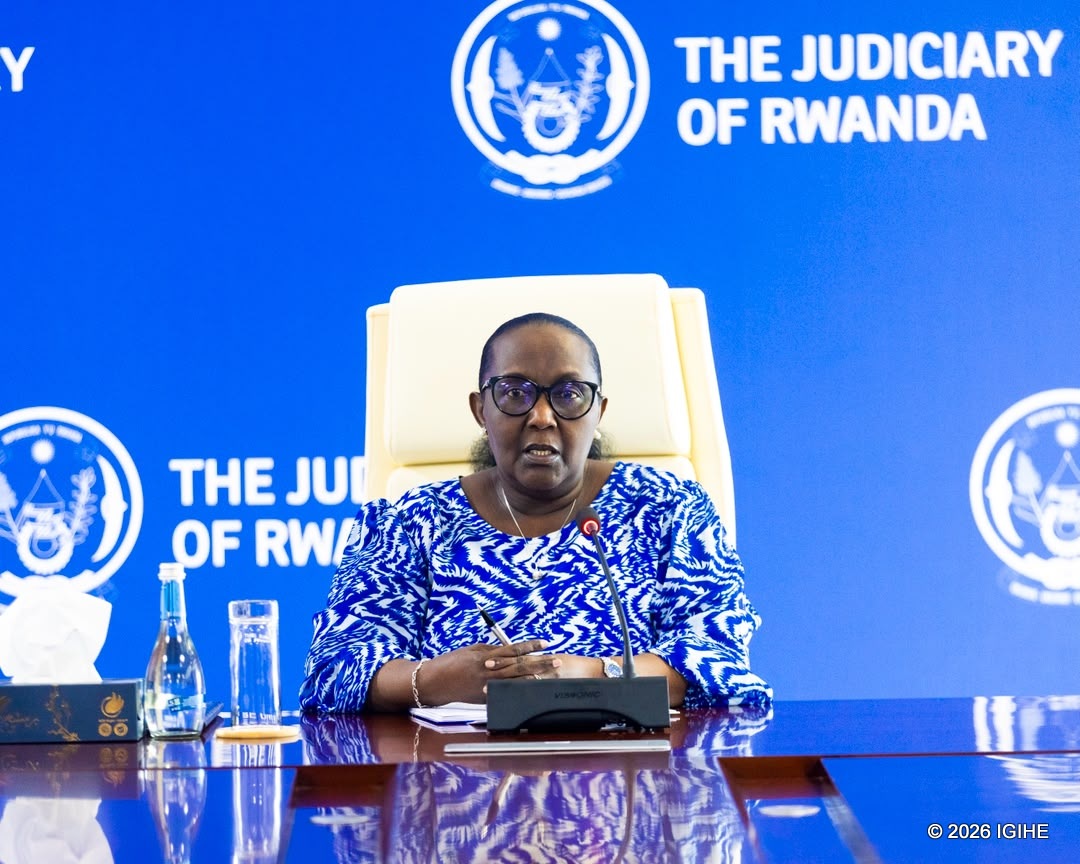 Perezida w'Urukiko rw'Ikirenga Domitilla Mukantaganzwa yavuze ko ubutabera bw'u Rwanda butanejejwe n'icyemezo cy'urukiko rw'u Bufaransa rwejeje abasirikare babwo bashinjwa gutererana Abatutsi