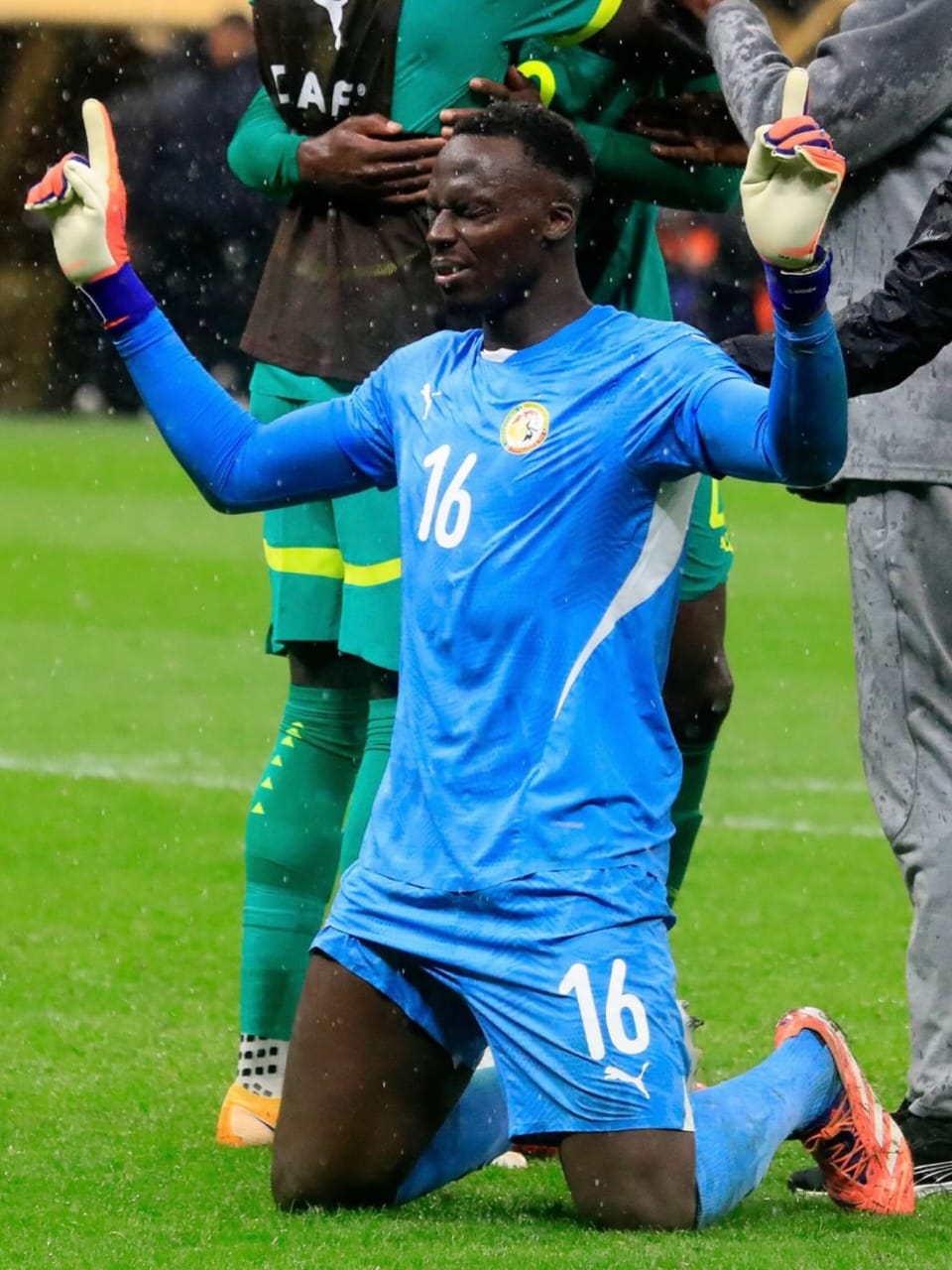 Edouardo Mendy azakomeza gukina muri Al Ahli