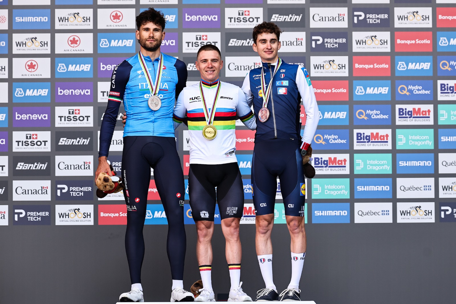 Remco (hagati), Filippo Ganna (ibumoso) na Paul Seixas (iburyo)