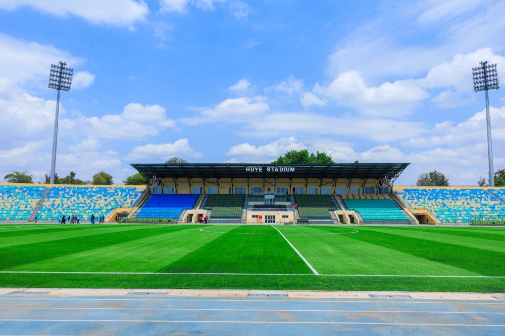 Ikibuga gishya cy'ubwatsi bw'ubukorano giheruka gushyirwa muri Stade Huye