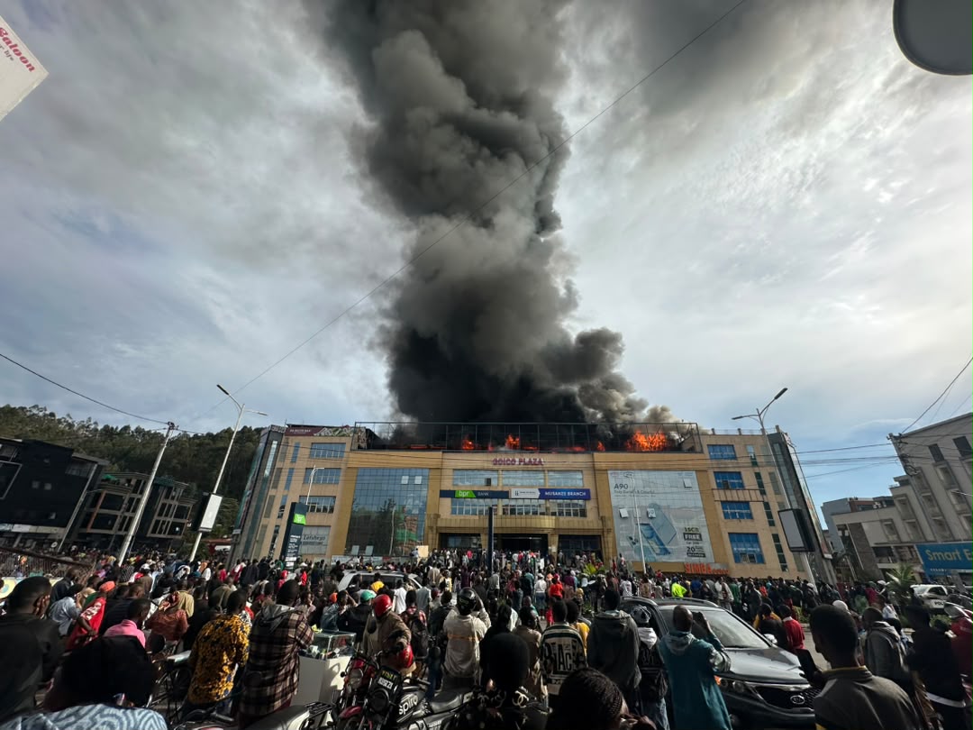 Umuriro ni mwinshi cyane ariko Polisi y'u Rwanda yoherejeyo kizimyamoto yo kuzimya