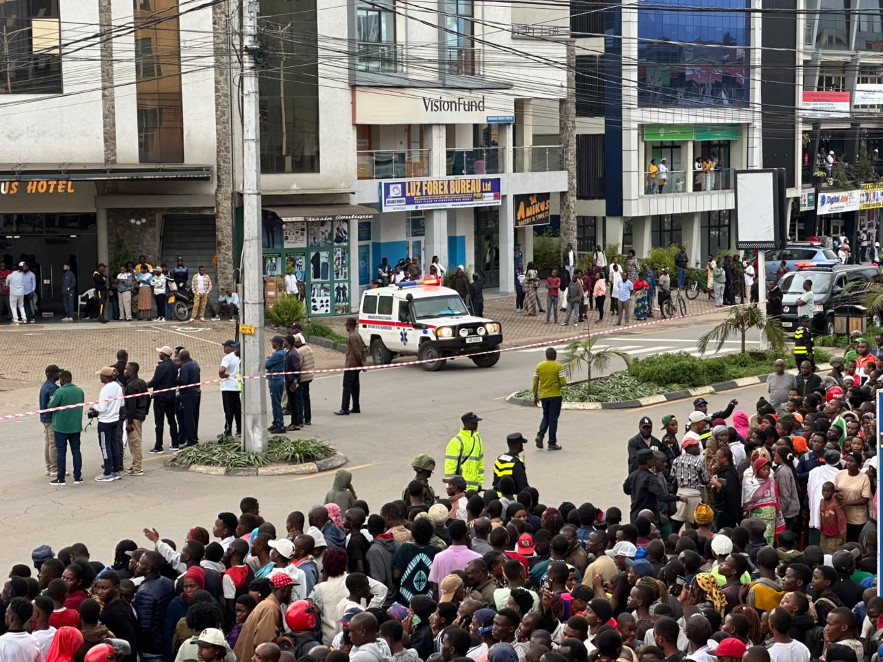 Nta muntu uri gupfa kwegera kuri iyi nyubako usibye abashinzwe kuzimya n'abashinzwe umutekano