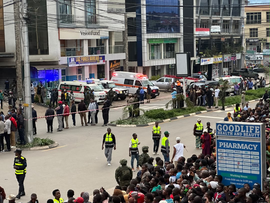 Inzego z'umutekano zimaze umwanya zigerageza gukumira izindi ngaruka, mu gihe imbangukiragutabara ziteguye kujyana abakomereka