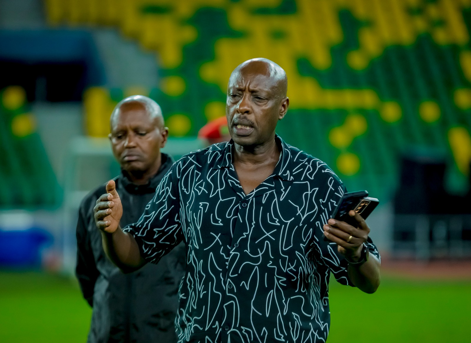 Col (Rtd) Vincent Mugisha uyobora APR FC yaganirije abakinnyi mbere yo guhur na Zamalek SC