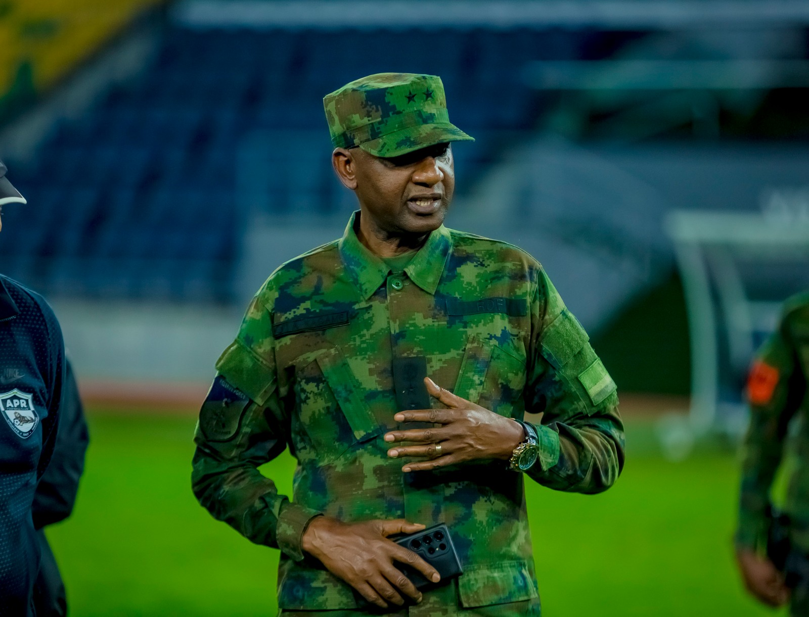 Maj Gen Alex Kagame ni we wayoboraga APR FC ubwo yasezereraga Zamalek mu 2004