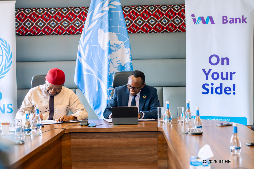 Ubwo hashyirwaga umukono ku masezerano