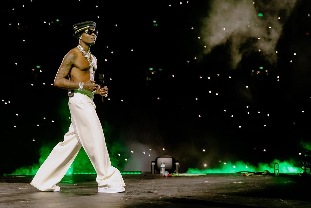 Wizkid ni uku yaserutse yambaye muri Stade ya Tottenham Hotspur