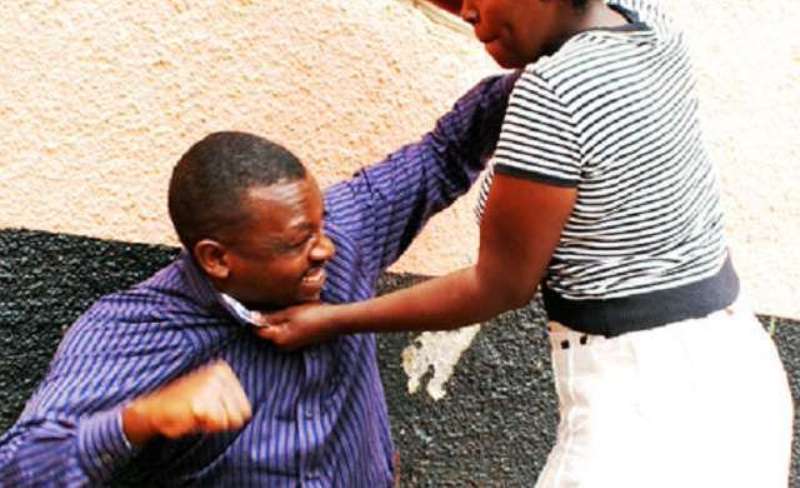 Hari abagabo bavuga ko bagihohoterwa n'abagore babo