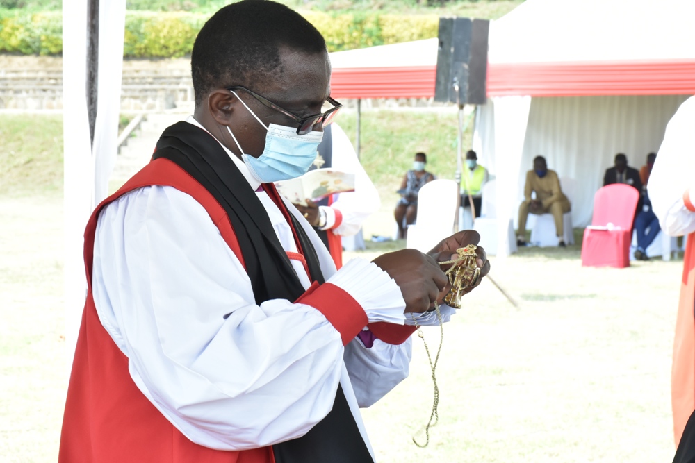 Agiye kwambara umukufi ujyanye n'inshingano yahawe