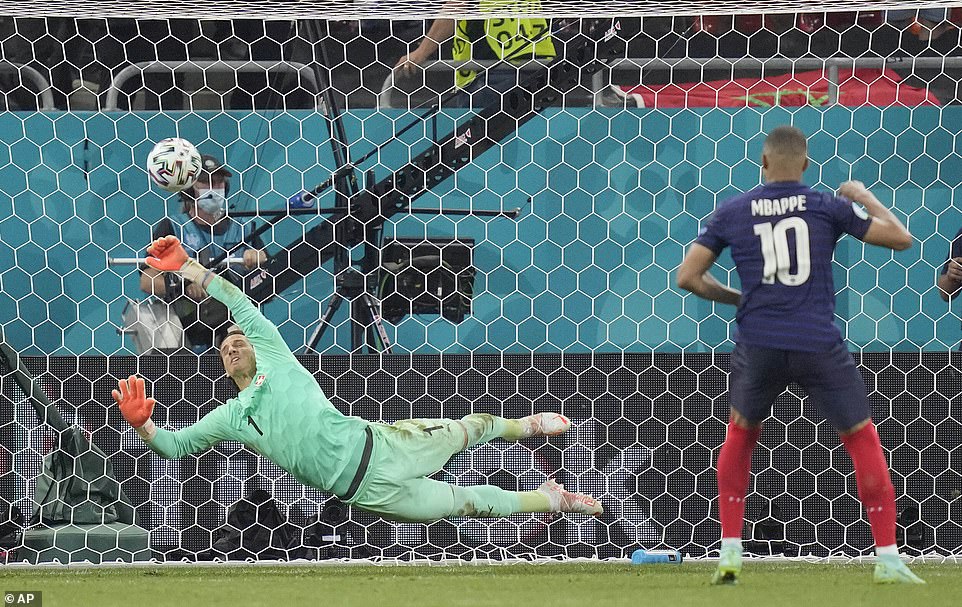 Kylian Mbappé yahushije penaliti ya nyuma y'u Bufaransa, yakuwemo n'umunyezamu Yann Sommer