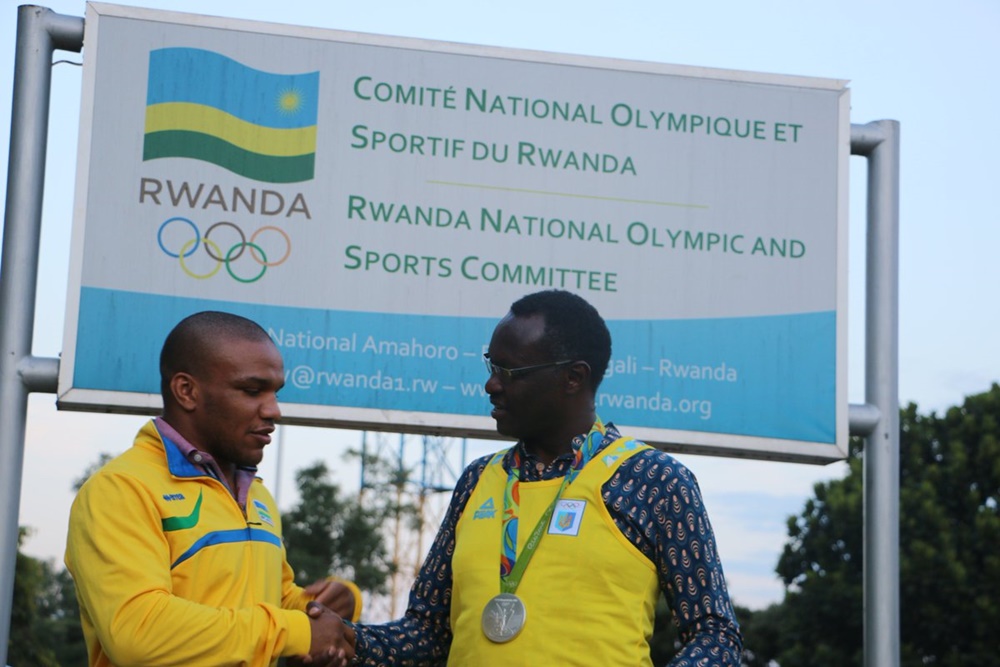 Igihangange mu mukino wo gukirana, Zhan Beleniuk ufite se w’Umunyarwanda yasuye Komite Olempike. Aha ni mu 2017 ubwo yakirwaga n'uwari Umuyobozi wa Komite Olempike y’u Rwanda, Bayigamba Robert