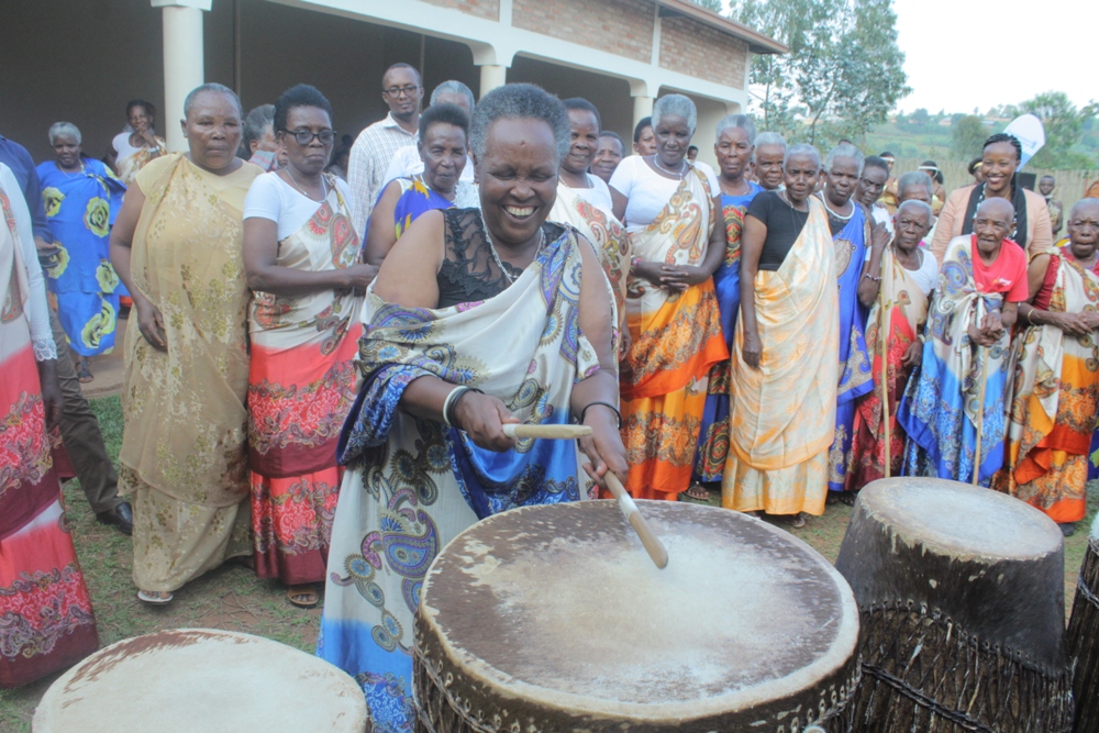 Yishimiye kuvuza ingoma