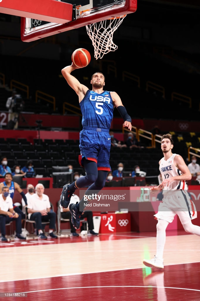 Zach LaVine wa Leta Zunze Ubumwe za Amerika, atsinda dunk