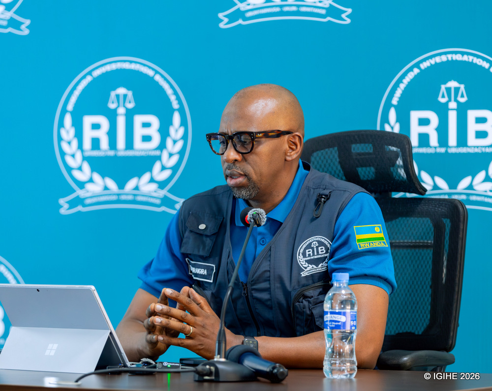 Abasore bumva bumva bahohotera umukobwa wambaye imyenda migufi bahagurukiwe (Video)
