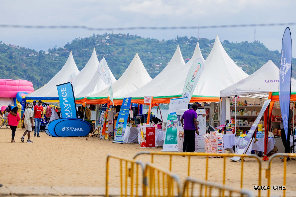 Dutemberane ku mucanga wa Rubavu, ahari kubera imurikagurisha ryitabiriwe na benshi