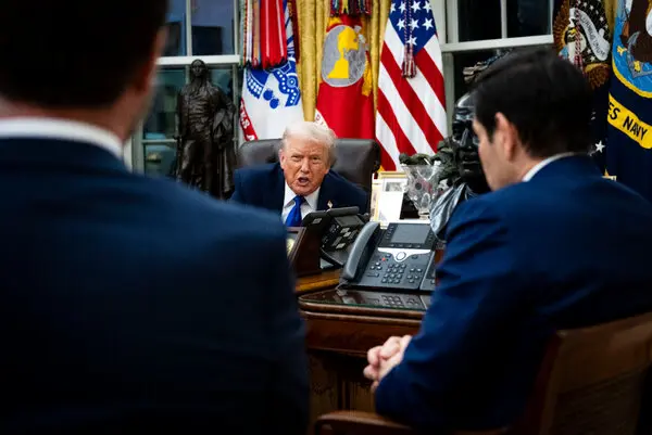 Trump yaciye amarenga yo kugenzura Venezuela imyaka n’imyaka