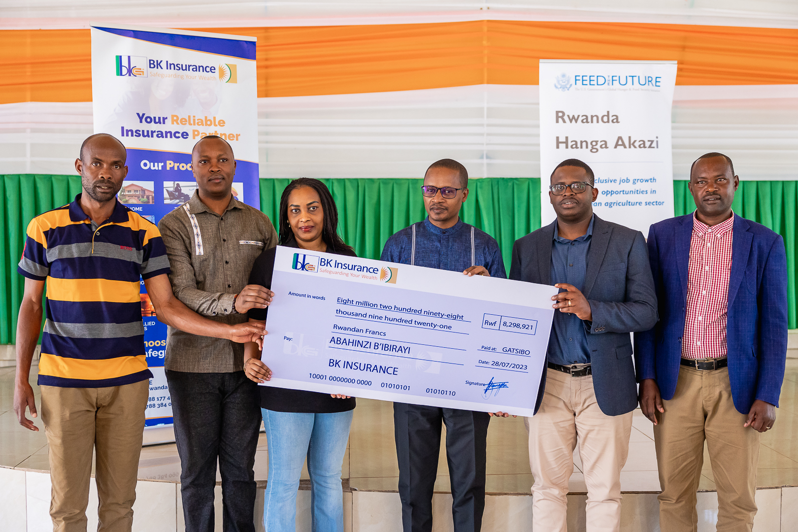 BK Insurance yatanze miliyoni 240 Frw ku bahinzi bashinganishije ibihingwa byabo