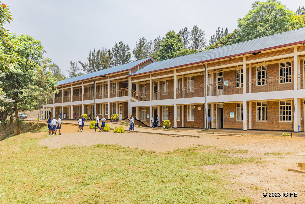 Banki y’Isi yashimye amavugurura mu burezi bw’u Rwanda yagabanyije intera n’ubucucike mu mashuri