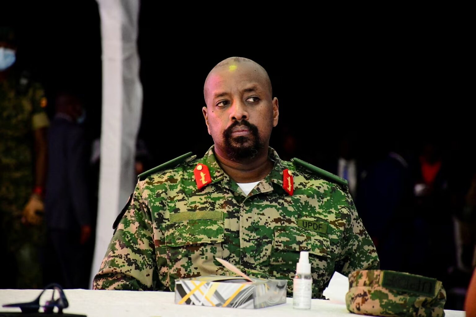 Gen Muhoozi yikomye Minisitiri w’Itumanaho muri Uganda