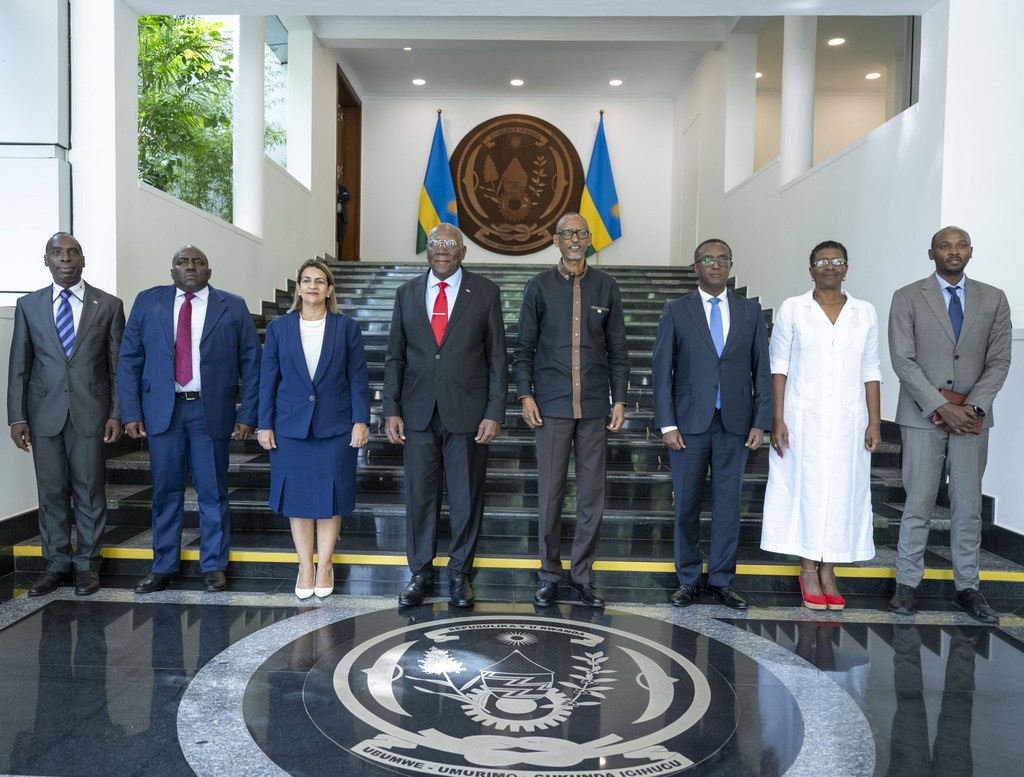 Perezida Kagame yagiranye ibiganiro byihariye na Visi Perezida wa Cuba (Amafoto)