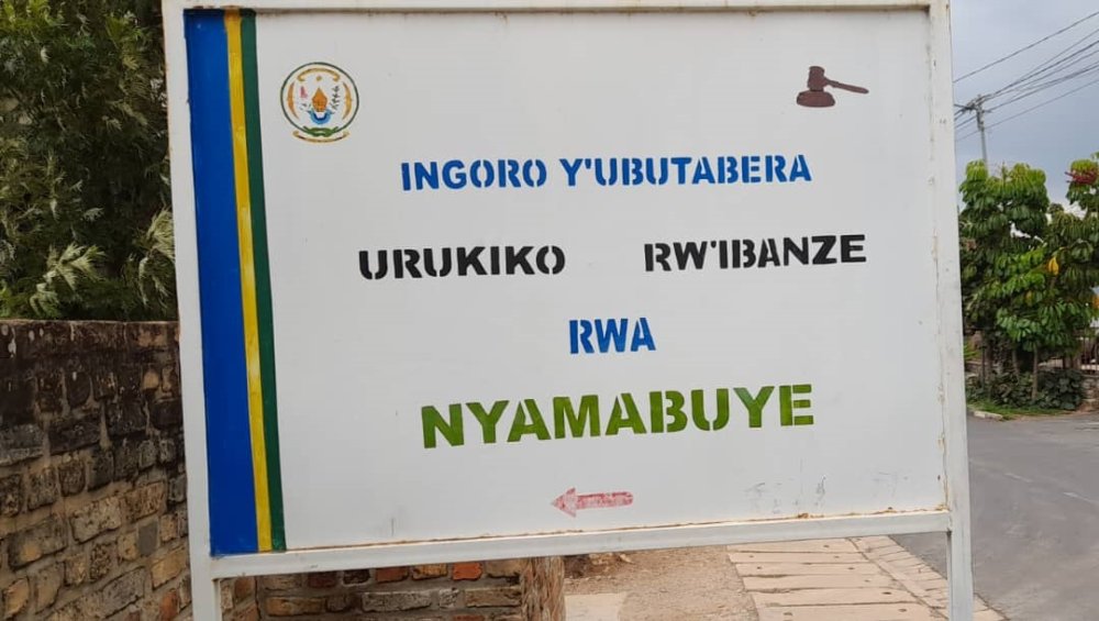 Muhanga: Urukiko rwategetse ko abakopeje abanyeshuri bakomeza gufungwa