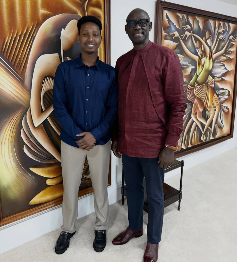 Israel Mbonyi yaganiriye na Amb Busingye ku iterambere ry'umuziki
