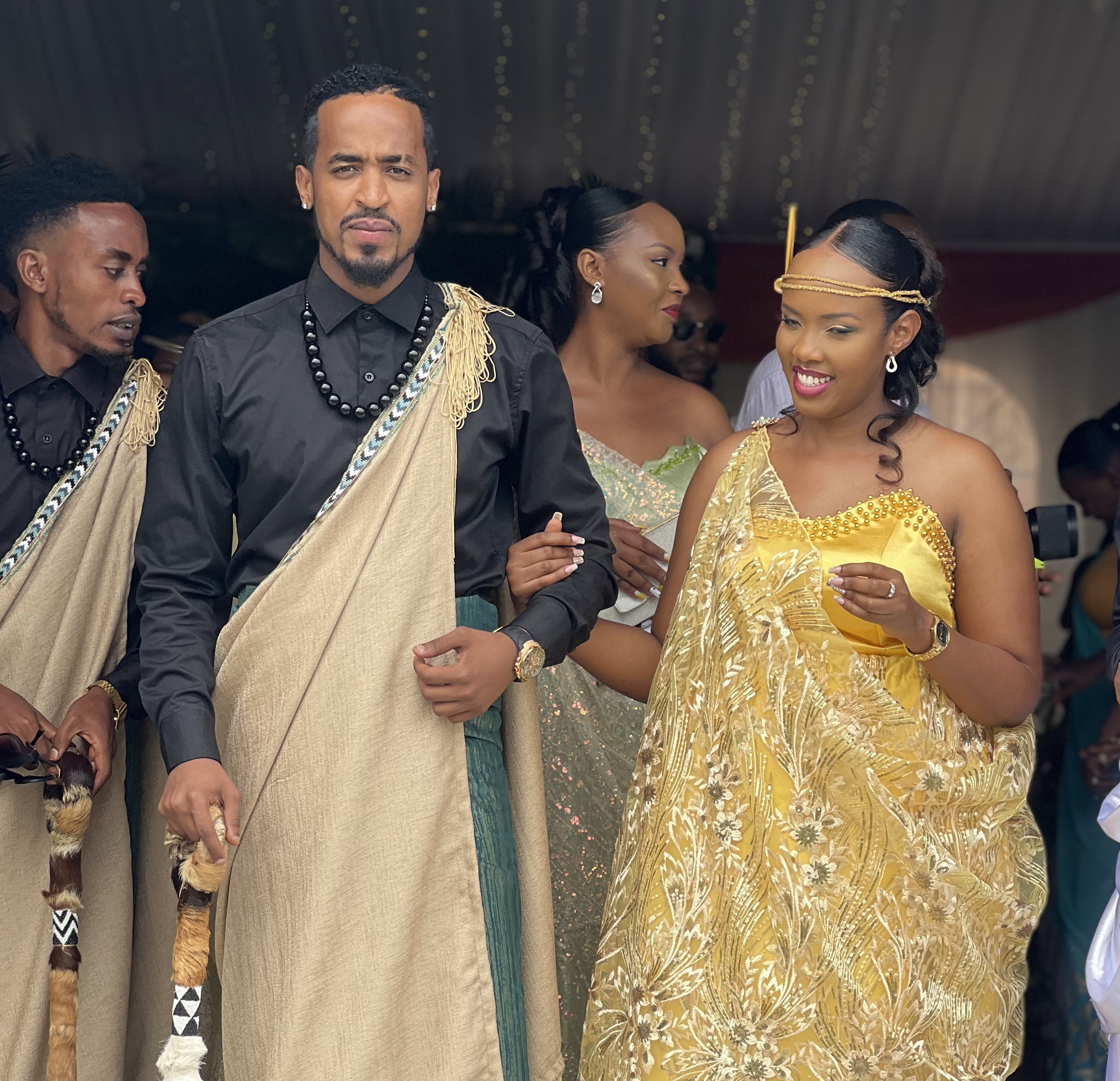 Yannick Mukunzi yasabye, anakwa Iribagiza nyuma y’imyaka ine basezeranye (Amafoto)