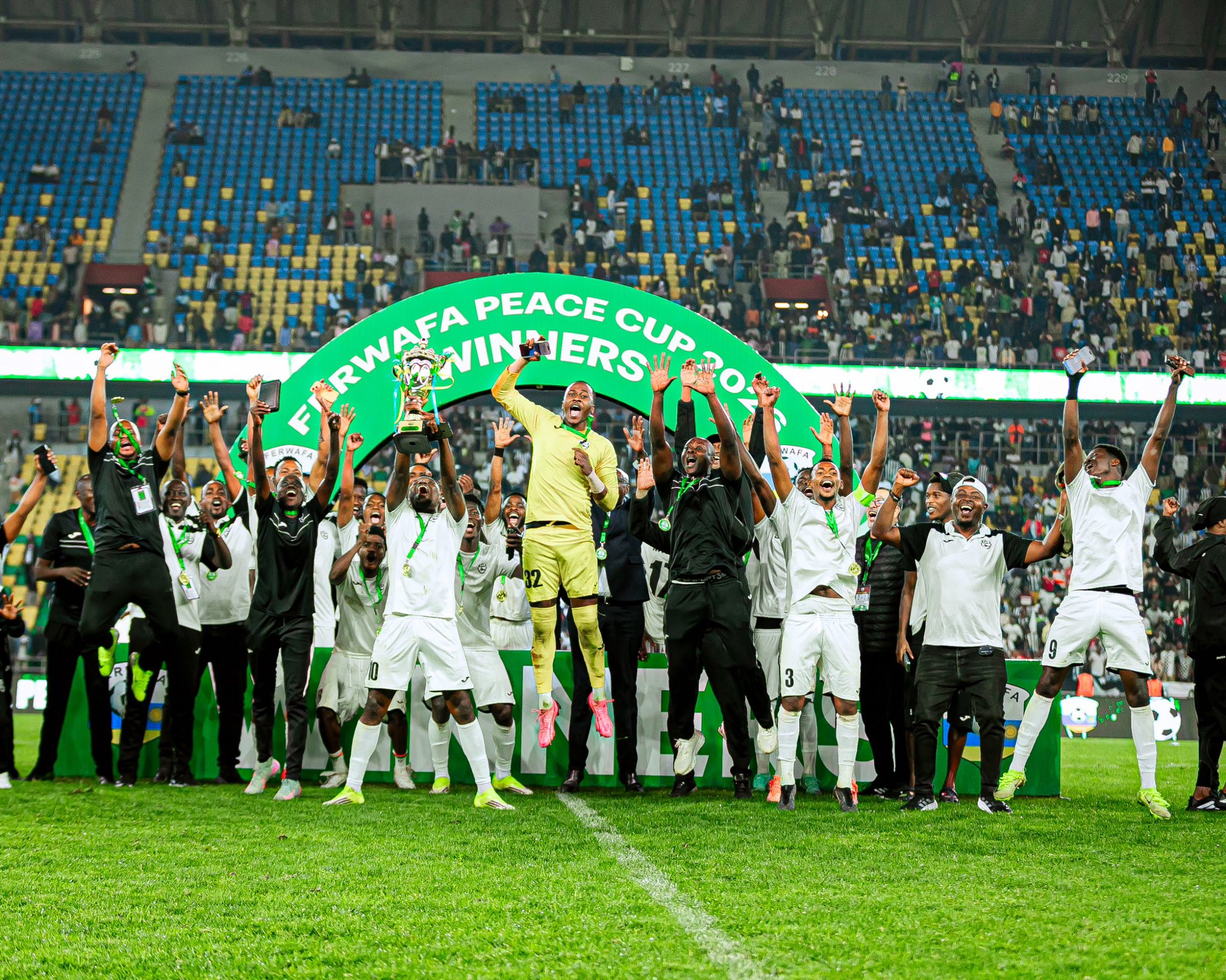 APR FC yegukanye Igikombe cy’Amahoro cya 2026 itsinze Rayon Sports kuri penaliti; uko umukino wagenze (Amafoto)