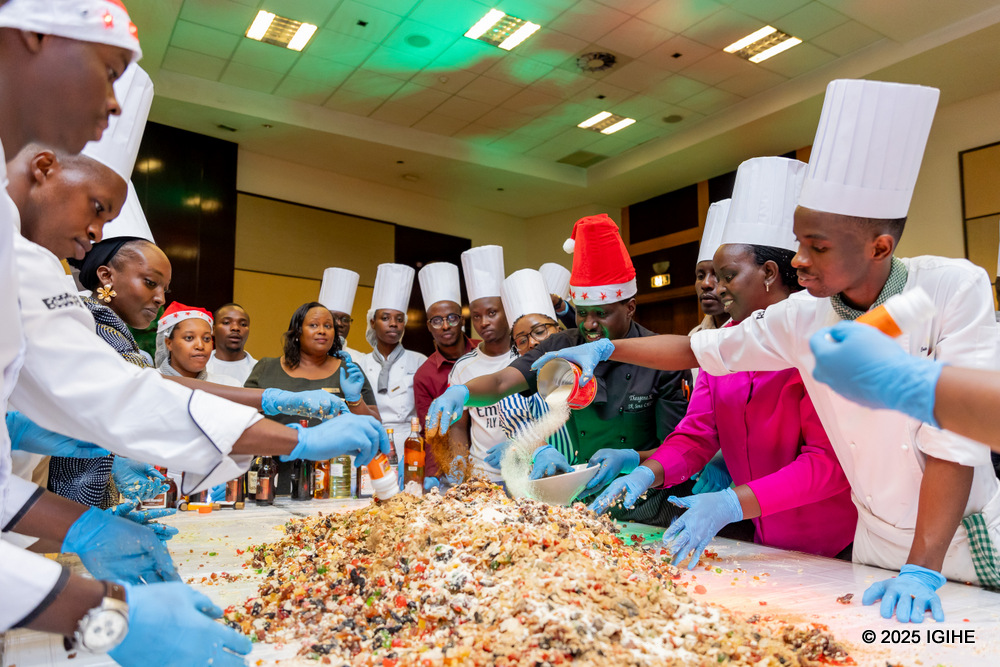 Kigali Serena Hotel yizihije ‘Christmas Cake Mixing’, ibirori bibanzirira Noheli