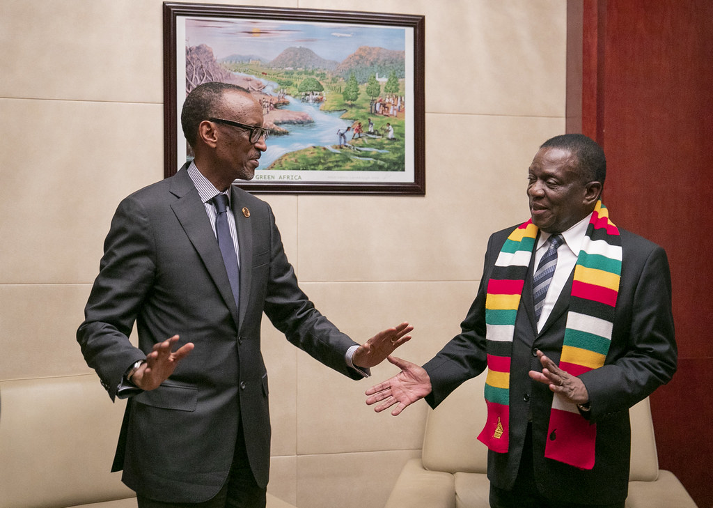 Perezida Kagame yashimiwe uruhare yagize mu gukusanya miliyoni 800$ zo gucanira Zimbabwe